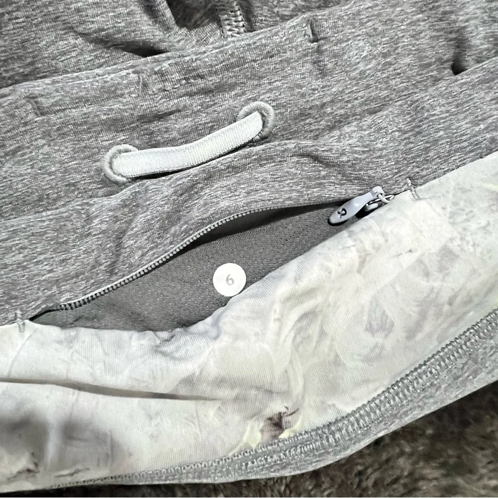 LuluLemon Grey Leggings - Picture 2 of 9